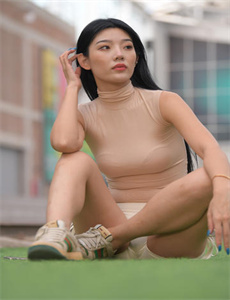 等不及在车里就来开始了