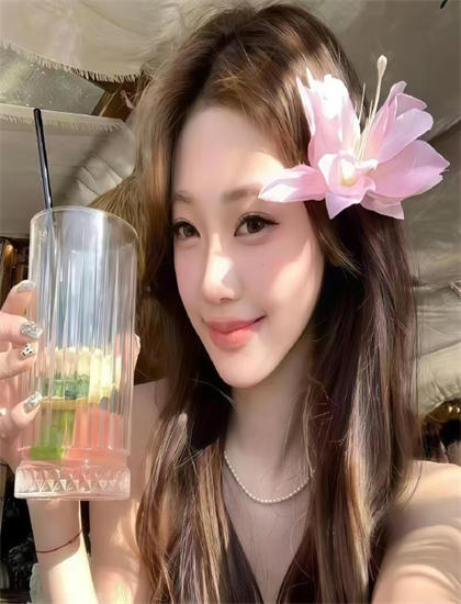 男人和美女亲吻_宁波蜜桃文化传媒有限公司招聘_颧骨高的女人